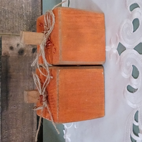 Wooden Distressed Pumpkin Set of 2 - Picture 4 of 4